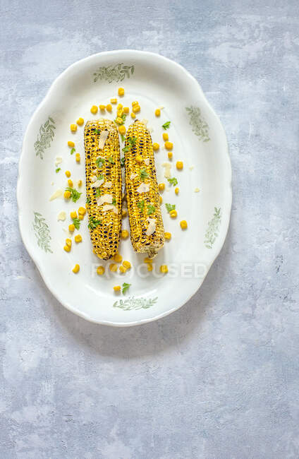 Grilled corn on the cob — Stock Photo