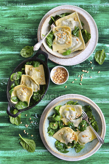 Ravioli with spinach, served with pini nuts — Stock Photo