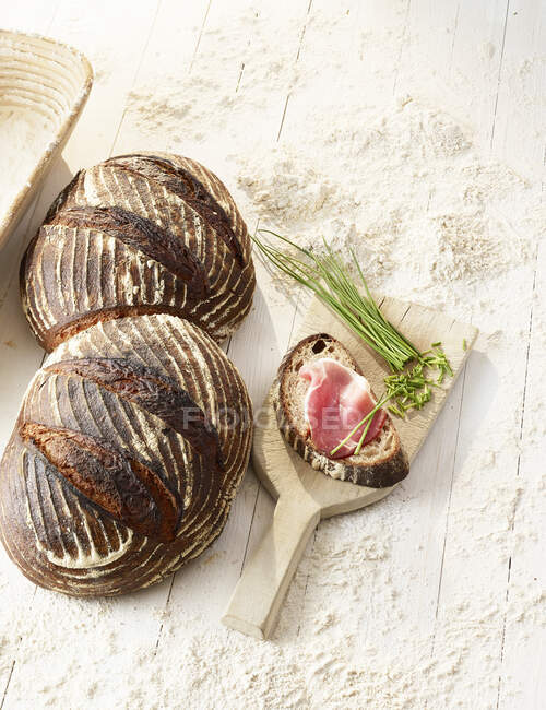 Wheat bread (dark baked) with ham — Stock Photo