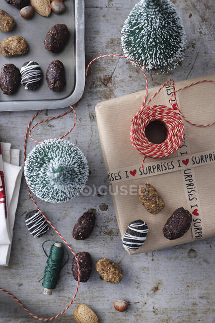 Christmas date and apple sweets — Stock Photo