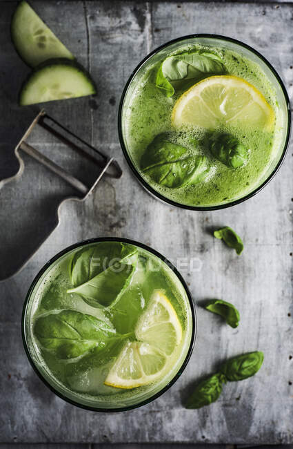 Basil and cucumber lemonade — Stock Photo