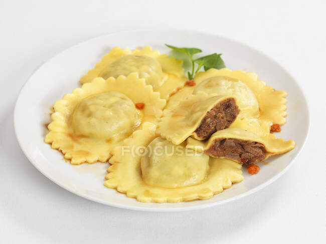 Ravioli filled with braised beef — Stock Photo