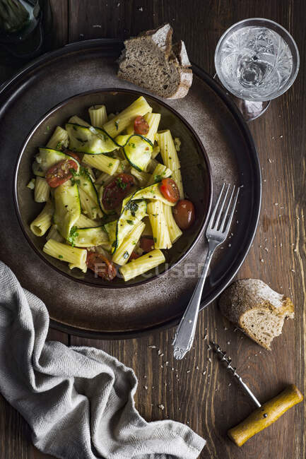 Rigatoni pasta with baked courgettes, cherry tomatoes, thyme, onion and spices — Stock Photo