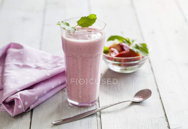 Strawberry smoothie with mint in a glass — Stock Photo