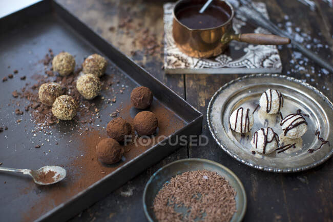 Handmade truffle pralines with chocolate sauce — Stock Photo