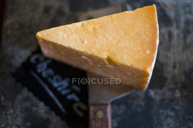 Un morceau de fromage Cheshire Appleby — Photo de stock