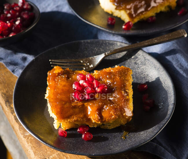 French toast with pomegranate seeds — Stock Photo