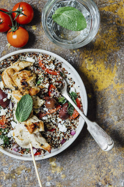 Poulet et quinoa, gros plan — Photo de stock