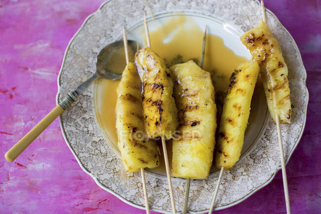 Grilled pineapple kebab with caramel sauce — Stock Photo