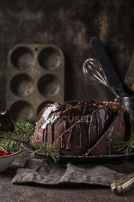 Gingerbread Bundt Cake for Christmas with lingonberry — Stock Photo
