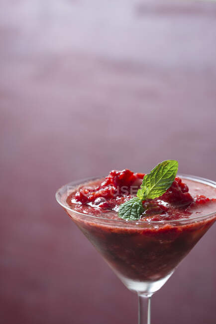 Sorbet aux fraises à la menthe et Prosecco (vegan) — Photo de stock