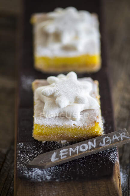 Lemon Bars with marshmallow stars — Stock Photo