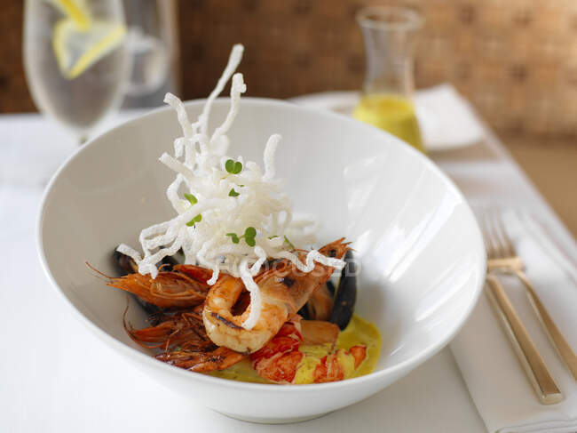 Crevettes Masala aux vermicelles de riz frit — Photo de stock
