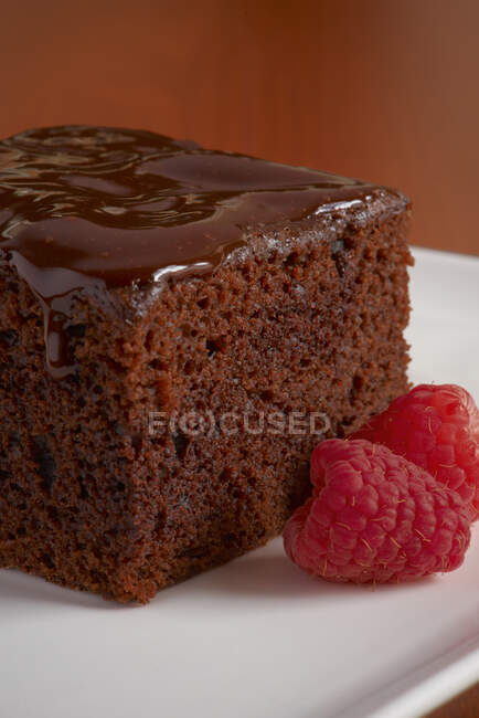 A piece of vegan chocolate cake (close-up) — Stock Photo