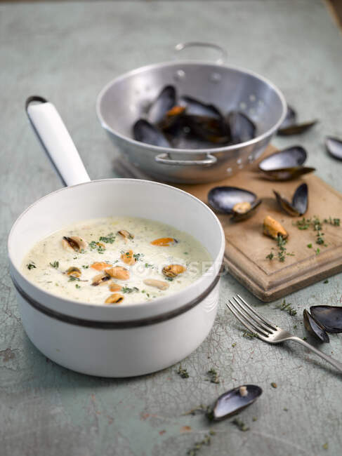 Mussel soup in white bowl — Stock Photo