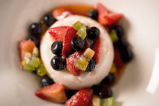 Close-up shot of delicious Rice pudding with fruits — Stock Photo