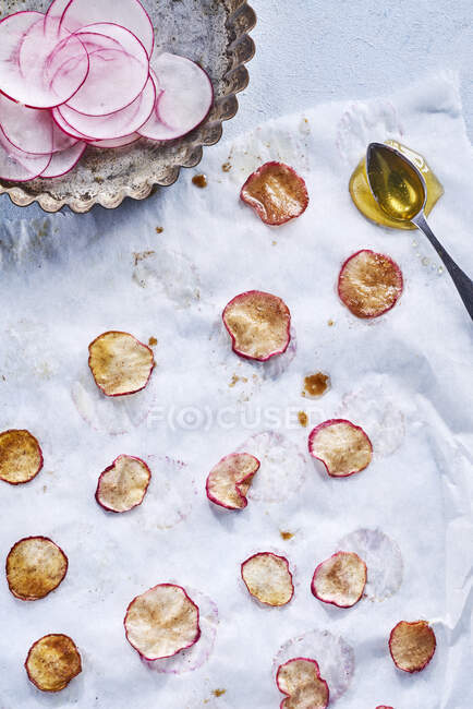 Roasted slices of radishes with honey — Stock Photo