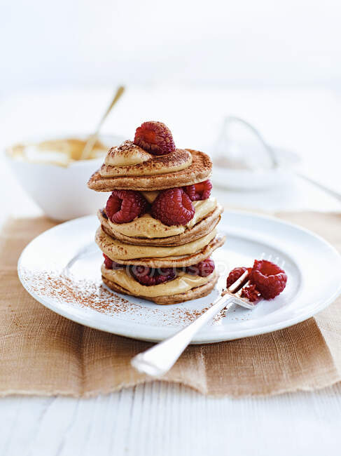 Close-up shot of Coffee pancake with raspberries — Fotografia de Stock