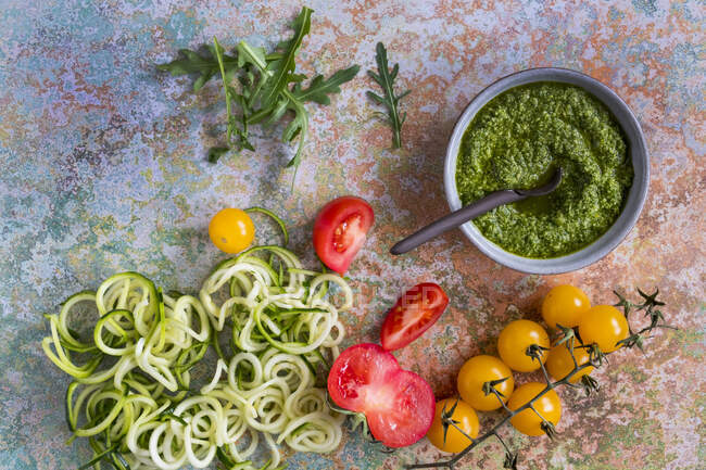Vegetables for zucchini pasta with rocket pesto — Stock Photo