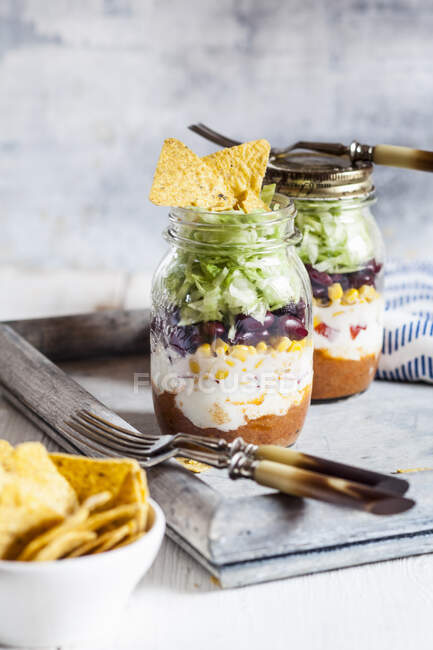 Taco salads in jars with chilli con carne (Mexico) — Stock Photo