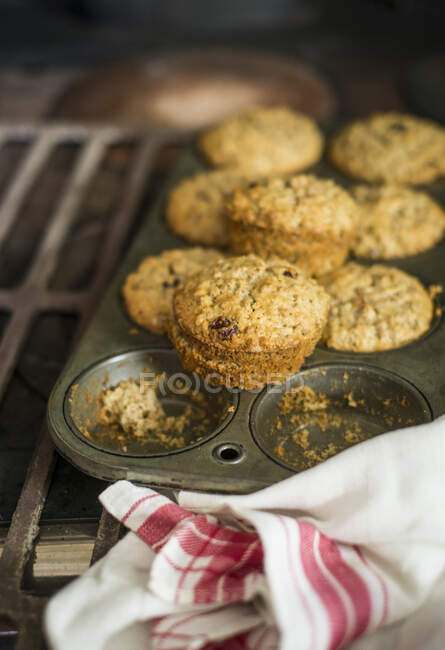 Kelloggs All Bran muffins with dried cranberries and raisins — Stock Photo
