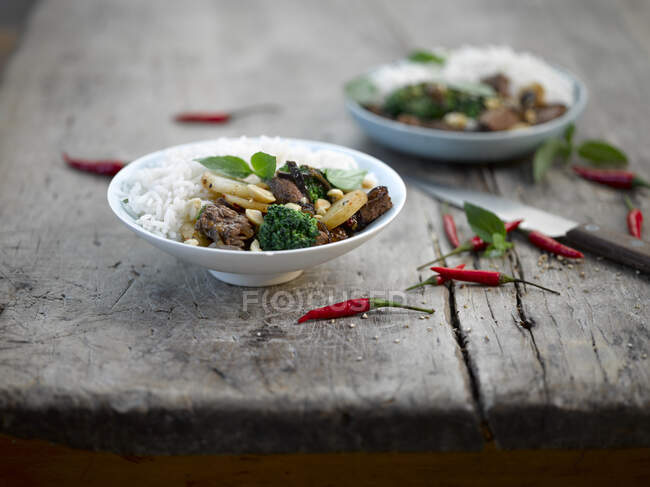 Beef with chili and basil — Stock Photo