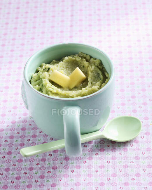 Green baby food with celery and chicken — Stock Photo