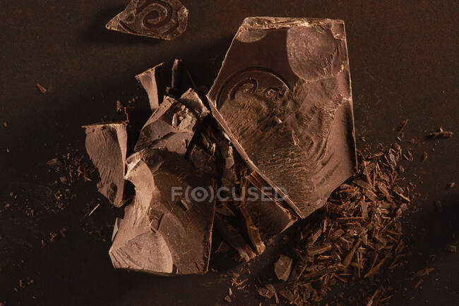 Close-up shot of delicious Dark chocolate block with shavings from overhead — Stock Photo