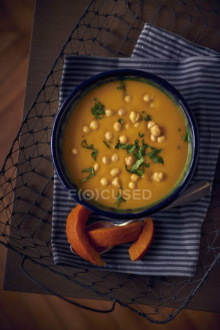 Butternut squash soup with chickpeas — Stock Photo