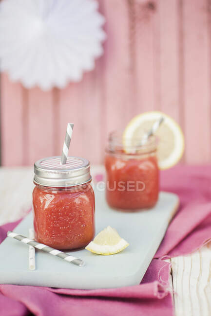 Watermelon and strawberry smoothies — Stock Photo