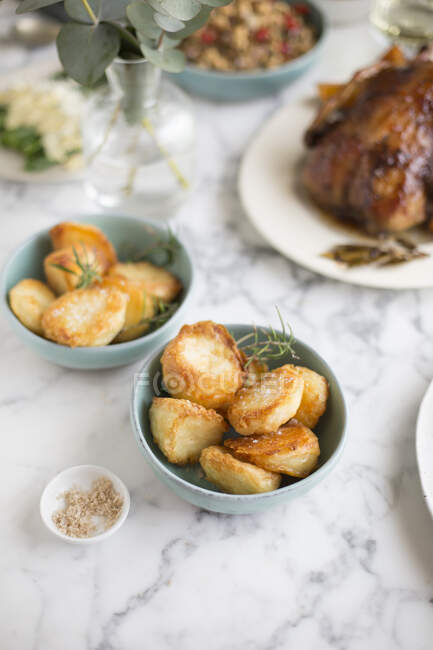 Baked chicken with potatoes and herbs — Stock Photo