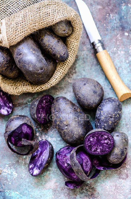 Purple potatoes in a bag — Stock Photo