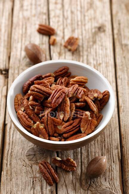 A bowl of pecan nuts — Stock Photo