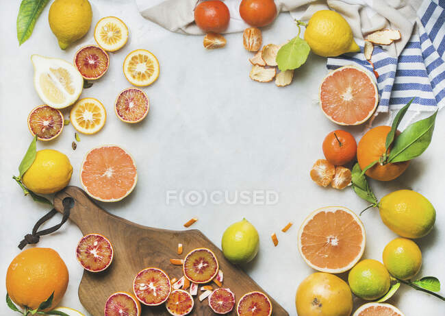 Natural fresh citrus fruits — Stock Photo