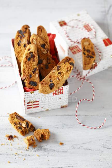 Cantucci for Christmas in box on wooden table — Photo de stock