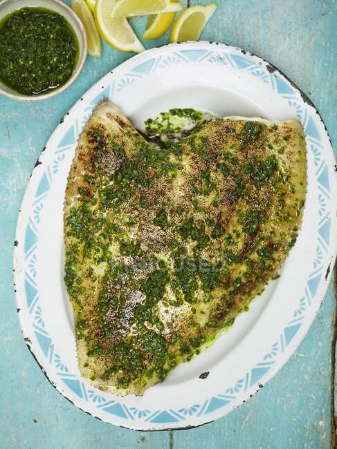 Baked plaice with parsley and hazelnut crumbs (top view) — Stock Photo