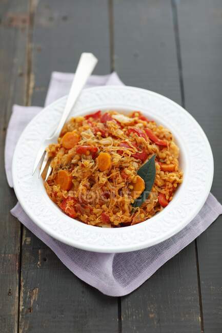Sauerkraut braised with lentils, carrot and pepper (vegetarian) — Stock Photo