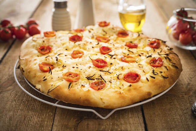 Simple focaccia bread with cherry tomatoes and onions — Stock Photo