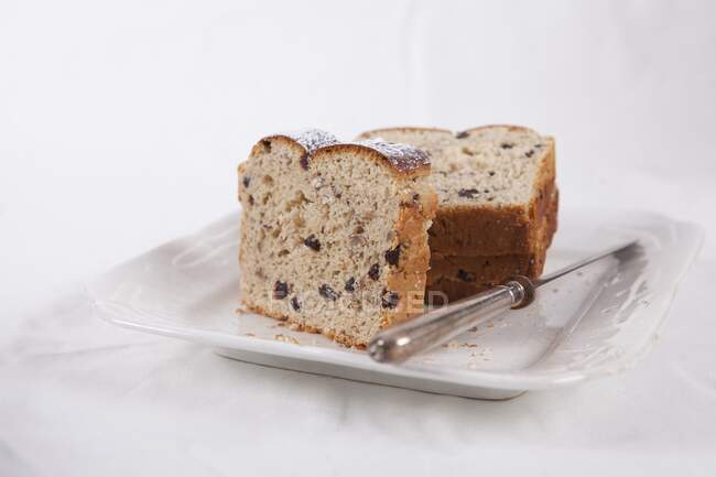 Easter bread with currants and pecans — Stock Photo