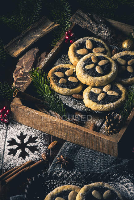 Kolace bohème avec remplissage de graines de pavot pour Noël — Photo de stock