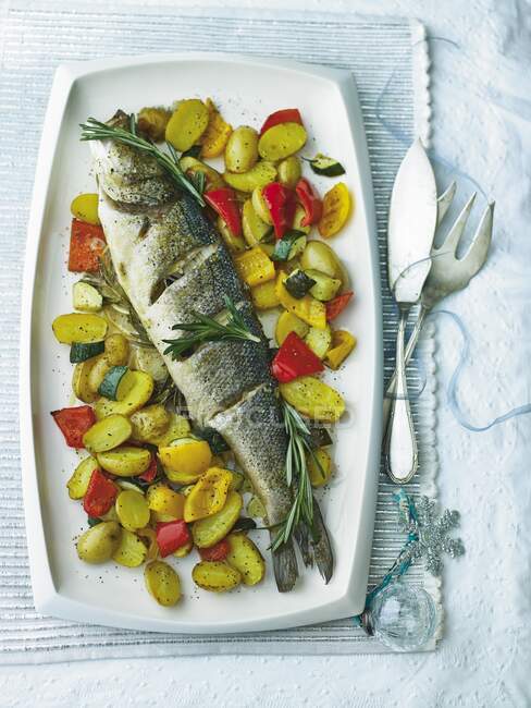 Bass with rosemary and vegetables for Christmas — Stock Photo