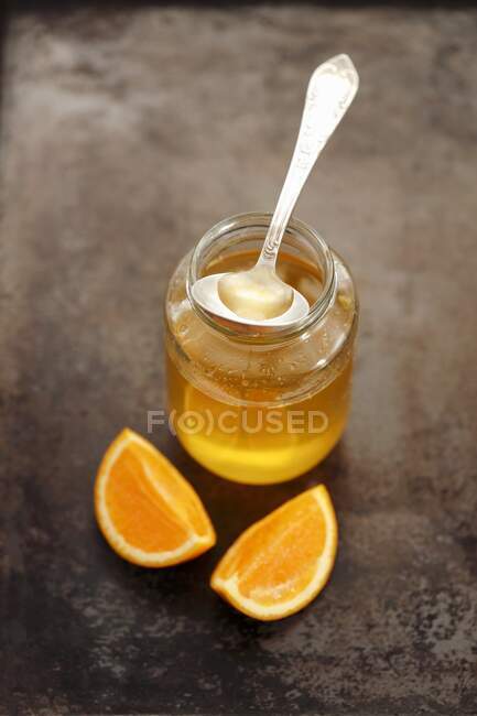 Fresh lemon juice in glass jar on wooden background — Stock Photo