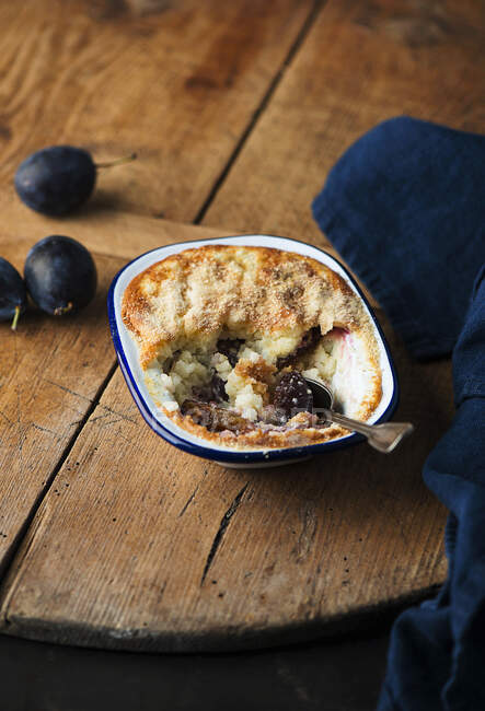 Close-up shot of delicious Rice pudding with damsons — Stock Photo