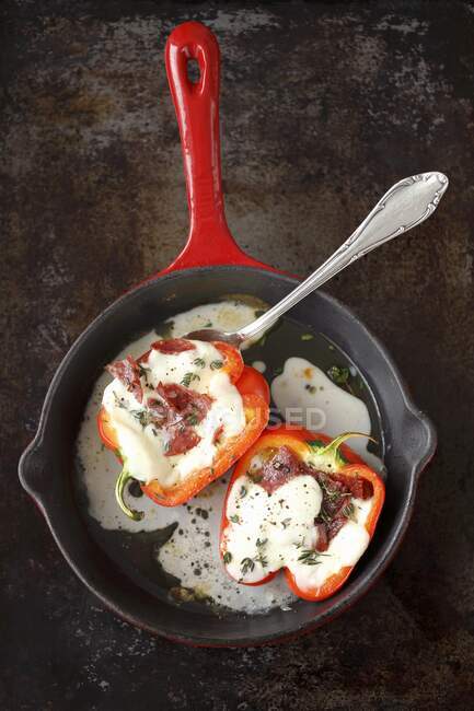 Red pepper stuffed with mozzarella and salami — Stock Photo