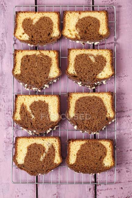 Marble cake with chocolate — Stock Photo