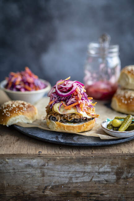 Pulled pork sliders with red onions — Stock Photo