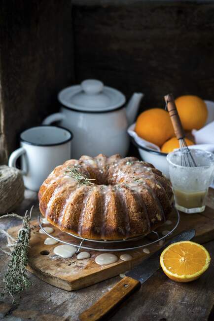 Gâteau au thym et à l'orange — Photo de stock