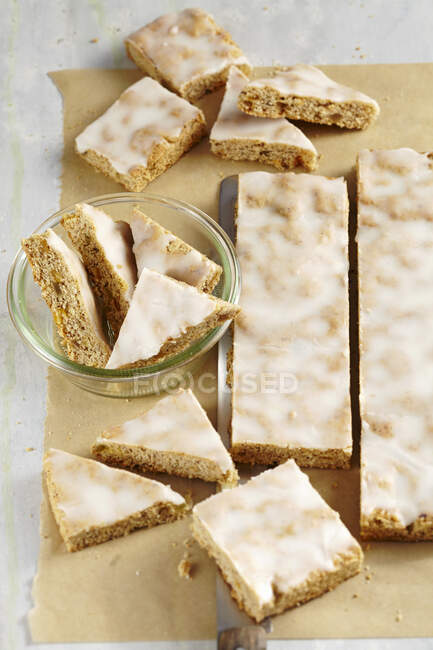 Fruity nut cakes with icing on baking paper — Stock Photo