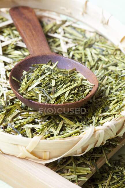 Close-up de delicioso chá verde não cozido (Japão) — Fotografia de Stock