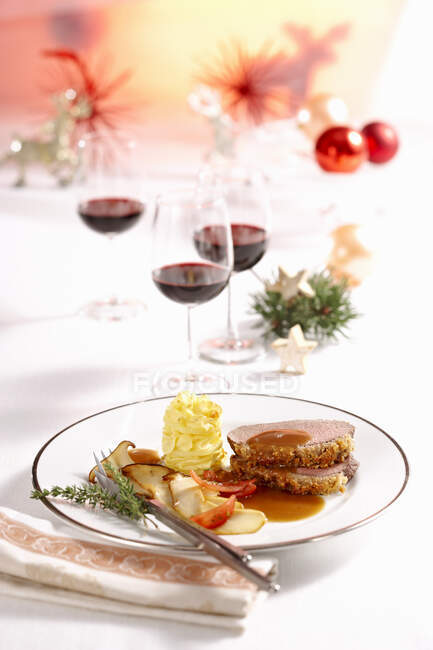 Venison fillet with a walnut crust, mashed potatoes and king trumpet mushrooms — Stock Photo